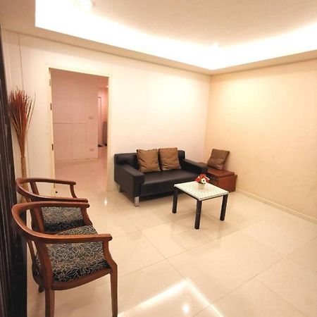 Pon House Hotell Chalong Exteriör bild