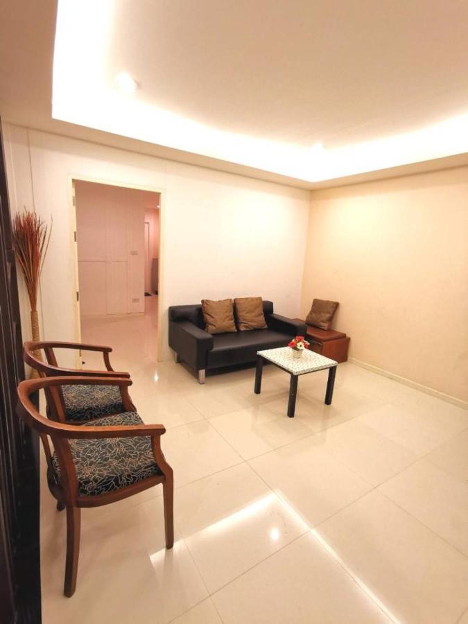 Pon House Hotell Chalong Exteriör bild