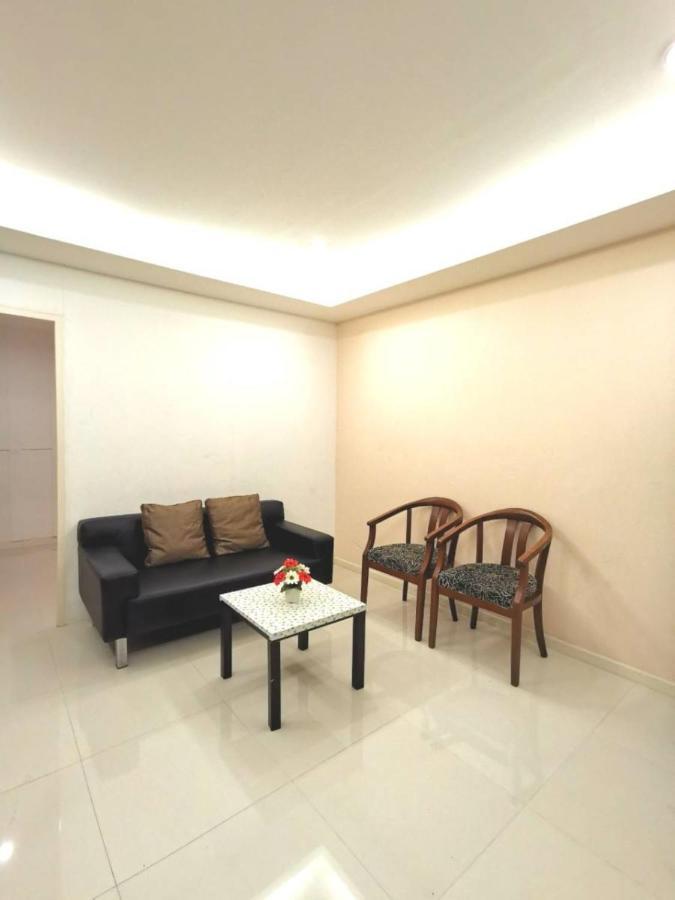 Pon House Hotell Chalong Exteriör bild